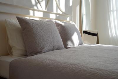 Zydante Home - Bedsprei incl. 2 kussenslopen - Beige - Flower - 220 x 240