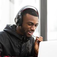 Koss GMR545A AIR Over-Ear Open-Back Gaming Hoofdtelefoon, Afneembare Boom Microfoon, Ultra Lichtgewicht en Duurzaam Ontwerp, Zwart en Rood - thumbnail