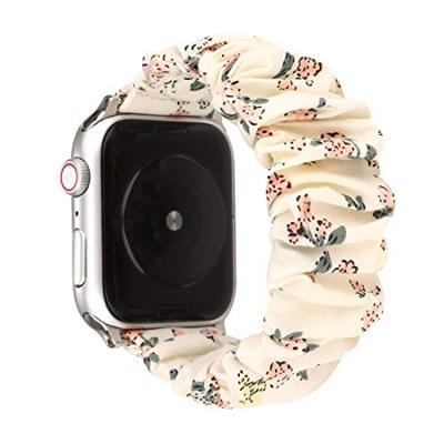 By Qubix - Elastisch scrunchie nylon bandje - Bloemenprint licht - Compatible met Apple Watch 44mm / 45mm / 46mm / 49mm - Compatible Apple watch