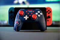Gamepad - Nintendo Switch, Switch 2 en pc - PSG - Bedraad - Blauw, wit en rood - Trilfunctie - 3 meter kabel - Konix - thumbnail
