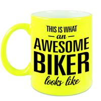 Fluor gele awesome biker cadeau mok / verjaardag beker 330 ml - feest mokken - thumbnail