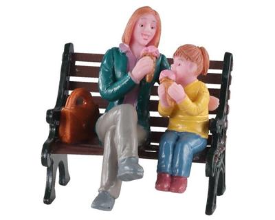 Lemax ice cream at the park kerstdorp figuur type 3 2020