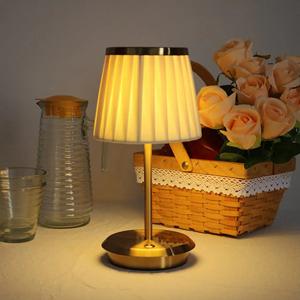 Klassieke Elegante Tafellamp Met Warm Licht