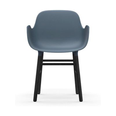 Normann Copenhagen Form armstoel Blue vierpoot zwart eikenhout
