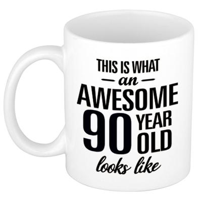 This is what an awesome 90 year old looks like - cadeau koffiemok - 300 ml - verjaardag 90 jaar This is what an awesome 90 year old looks like - cadeau koffiemok - 300 ml - verjaardag 90 jaar