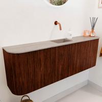 Toiletmeubel Mondiaz Joya Dlux | 123.2 cm | Meubelkleur Ruby | Faye wastafel Saba Wasbak Midden | Zonder kraangat(en) Toiletmeubel Mondiaz Joya Dlux | 123.2 cm | Meubelkleur Ruby | Faye wastafel Saba Wasbak Midden | Zonder kraangat(en)