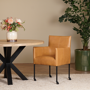 Set van 4 cognac leren eetkamerstoelen Desire - met wieltjes en armleuning - Granada leer Sahara