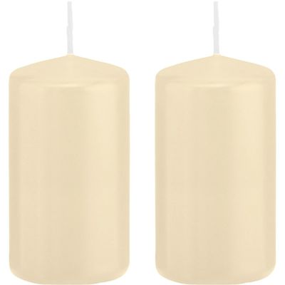 2x Cremewitte cilinderkaarsen/stompkaarsen 6x12 cm 40 branduren