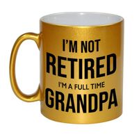 Im not retired im a full time grandpa / opa pensioen mok / beker goud afscheidscadeau 330 ml - thumbnail
