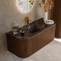 Badmeubel Mondiaz Kurve-Dlux | 110 cm | Meubelkleur Walnut | Wastafelkleur Lava | Solid surface | Midden spoelbak | 1 kraangat