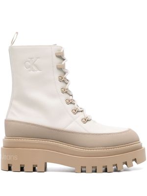 Calvin Klein Jeans bottines lacées à logo embossé - Tons neutres