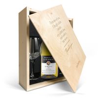 Wijnpakket met glas - Maison de la Surprise Chardonnay (Gegraveerde deksel) - thumbnail