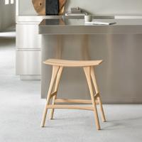 Ethnicraft Barkruk 'Osso' Geolied Eikenhout, kleur Naturel (zithoogte 65cm)