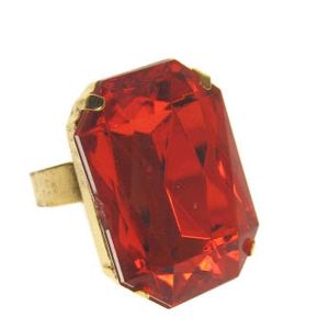 Rechthoekige Gangster ring met rode steen