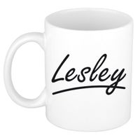 Naam cadeau mok / beker Lesley met sierlijke letters 300 ml   -