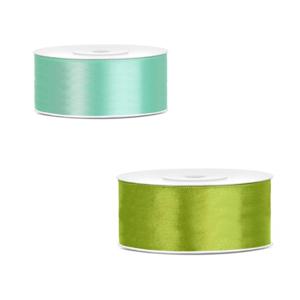 Bellatio decorations 2x rollen satijn cadeaulint/sierlint - 2.5 cm x 25 meter - 2 tinten groen