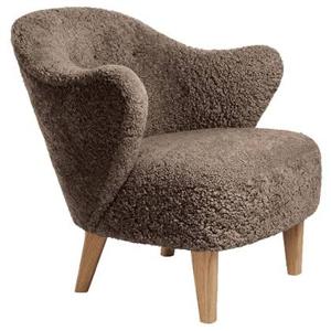 Audo Copenhagen Ingeborg fauteuil naturel eiken Sheepskin Sahara