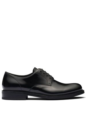 Prada derbies en cuir brossé - Noir