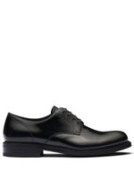 Prada derbies en cuir brossé - Noir