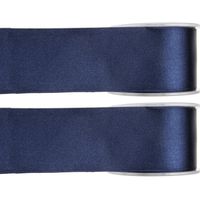 2x Navyblauwe satijnlint rollen 2,5 cm x 25 meter cadeaulint verpakkingsmateriaal - Cadeaulinten