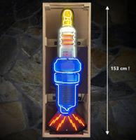 Spark Plug Neon Verlichting XL In Metalen Bak 48 x 153 cm - Blauw, Rood, Wit, Geel