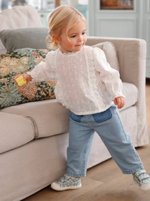 Meisjesblouse met ruches van Engels borduurwerk wit