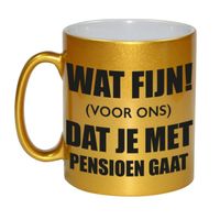 Wat fijn dat je met pensioen gaat cadeau mok / beker goud bedankt cadeau pensioen 330 ml - thumbnail