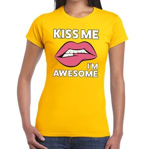 Kiss me I am awesome t-shirt geel dames