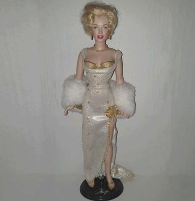 Franklin Mint Very Rare Marilyn Monroe Porcelain Doll " Millennium " Franklin Mint Very Rare Marilyn Monroe Porcelain Doll " Millennium "