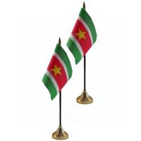 Suriname tafelvlaggetjes - 2x stuks - 10 x 15 cm - met gouden standaard - H27 cm - versiering