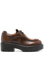 Miu Miu mocassins en cuir à patch logo - Marron