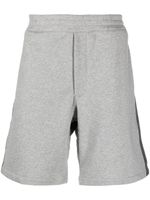 Alexander McQueen short de sport en coton à bande logo - Gris