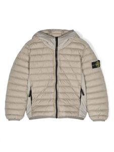 Stone Island Junior gilet matelassé à patch logo - Tons neutres