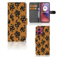 Telefoonhoesje | Met pasjeshouder | voor Motorola Moto G84 Snakes