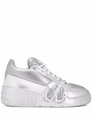 Giuseppe Zanotti baskets John à effet métallisé - Argent
