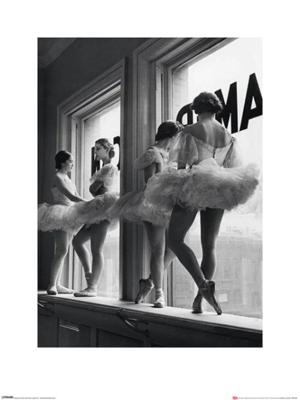 Kunstdruk Time Life Ballerinas in Window 60x80cm