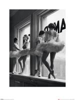 Kunstdruk Time Life Ballerinas in Window 60x80cm