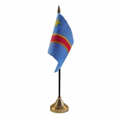 Vlag Congo tafelvlaggetje - 10 x 15 cm - met gouden standaard - Hoogte 27 cm Vlag Congo tafelvlaggetje - 10 x 15 cm - met gouden standaard - Hoogte 27 cm
