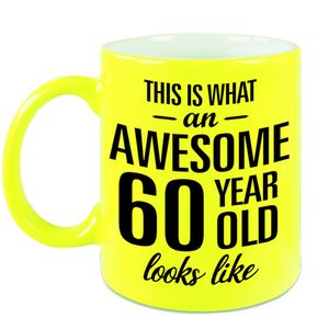 Awesome 60 year cadeau mok / beker neon geel 330 ml