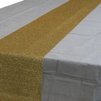 Zilver tafelkleed 274 x 137 cm met gouden tafelloper met glitters voor de kersttafel