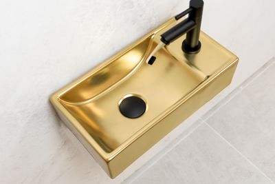 Saniclear Oro fonteinset mat goud met zwarte rechte kraan rechts Saniclear Oro fonteinset mat goud met zwarte rechte kraan rechts