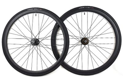 Santafixie 30mm Wielset + Binnenbanden + Banden - Zwart Santafixie 30mm Wielset + Binnenbanden + Banden - Zwart