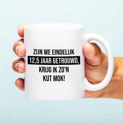Mok Zijn we eindelijk zoveel jaar getrouwd - 12,5 jaar Mok Zijn we eindelijk zoveel jaar getrouwd - 12,5 jaar