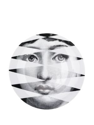 Fornasetti assiette murale Lina Cavalieri à imprimé graphique - Blanc