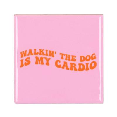 Tegeltje walkin the dog pink 10x10x1 cm - Daan kromhout design
