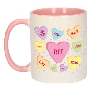 Cadeau koffiemok voor bff - hartjes snoepjes - roze - verjaardag kado - vrienden/vriendin