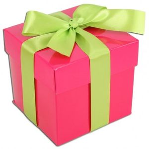 Roze cadeaudoosje 10 cm met lichtgroene strik   -