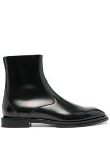 Alexander McQueen bottines à talon gravé - Noir