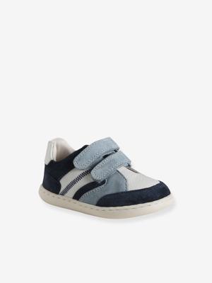 Geweven manden van soepel leer voor baby's die hun eerste stapjes zetten veel blauw