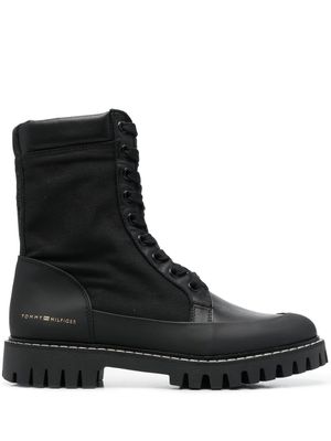 Tommy Hilfiger bottes lacées à logo embossé - Noir